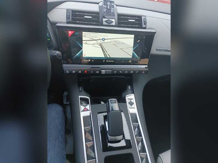 DS Automobiles DS 7 Crossback E-TENSE 225 RIVOLI foto 3